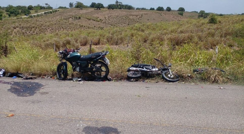 Motociclistas morrem após colisão frontal na Rodovia SE-200 em Amparo de São Francisco / Foto: Foto: BPRv/Divulgação