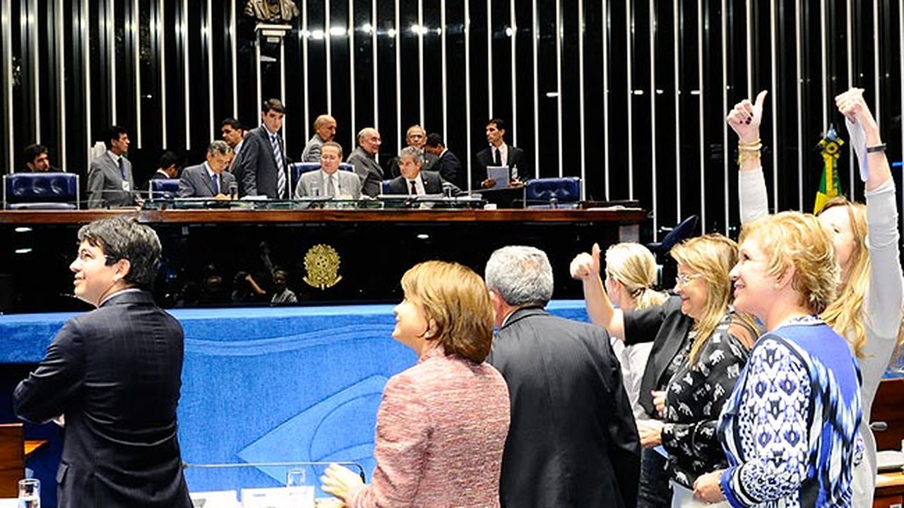 Plenário aprova crime de feminicídio