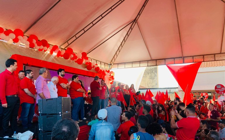 Convenção em Canapi reúne multidão e apoios políticos para Lara Malta