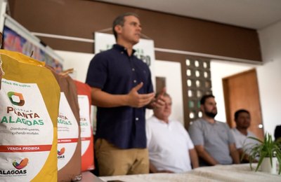 Seagri contempla mais de 600 famílias com a distribuição de 57 mil kg de sementes, em Piaçabuçu