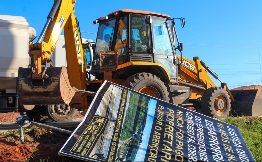 Por orientação do Ministério Público Prefeitura de Coruripe inicia remoção de placas publicitárias irregulares