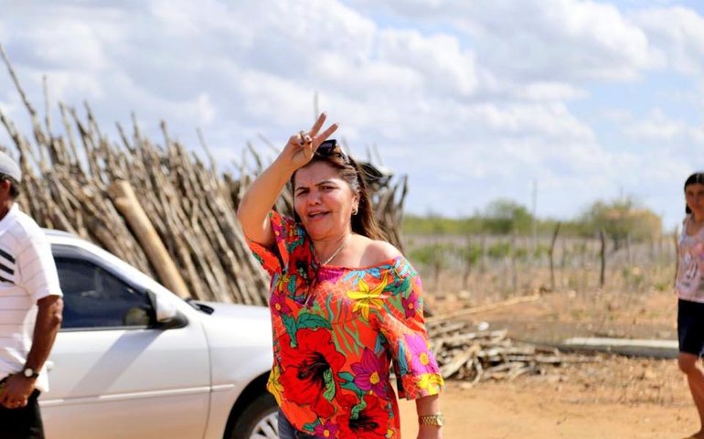 Jornalista aponta Ângela Garrote como líder em pesquisa para prefeitura