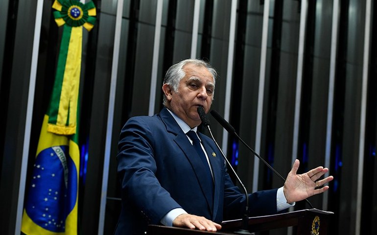 Izalci quer saber o que aconteceu com as mensagens apagadas do celular de GDias