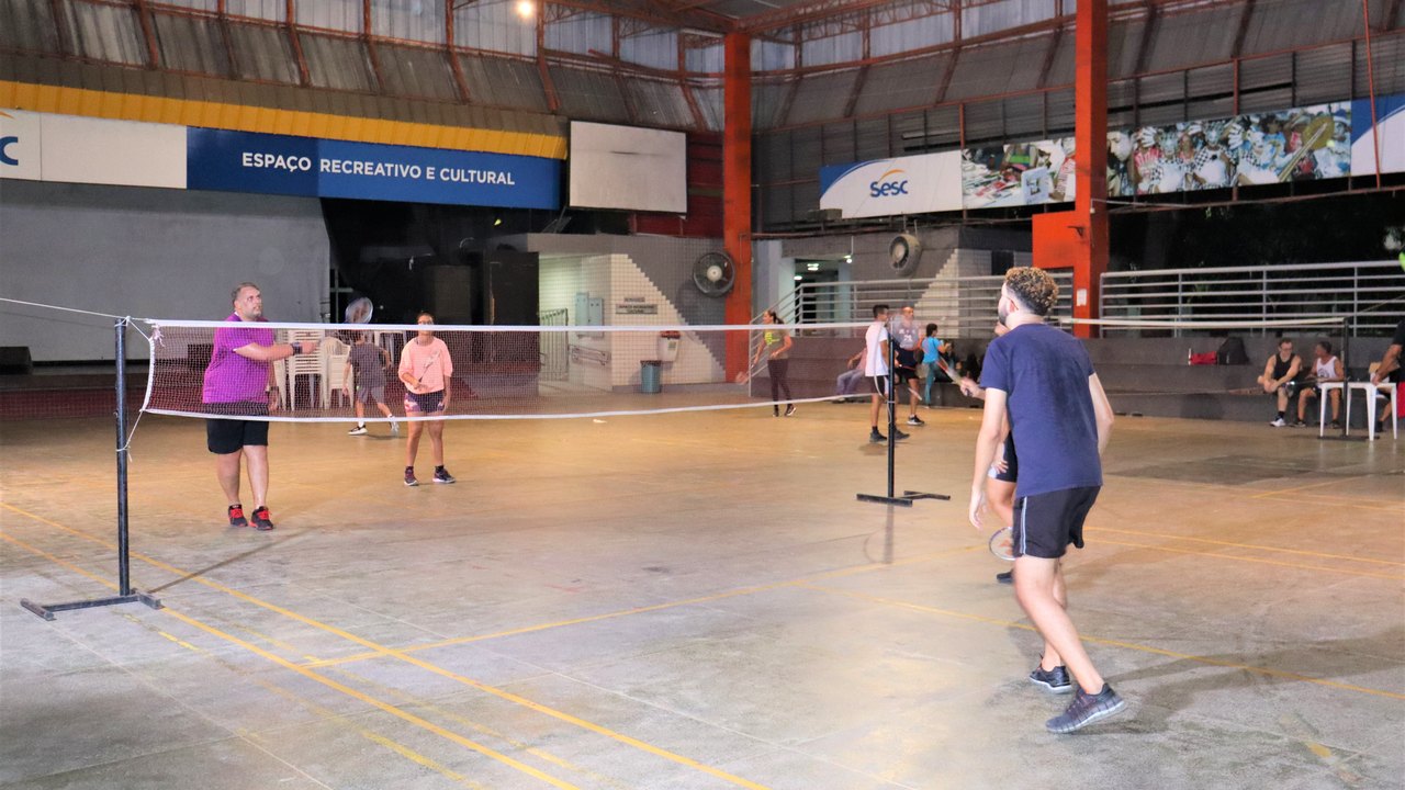 Projeto do Sesc oferece aulas gratuitas de futsal, ginástica rítmica, voleibol e badminton; saiba como concorrer