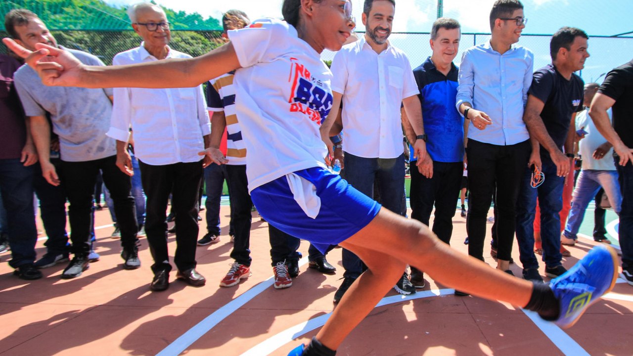 Paulo Dantas visita obras do Vida Nova nas Grotas no Barro Duro neste sábado (04)