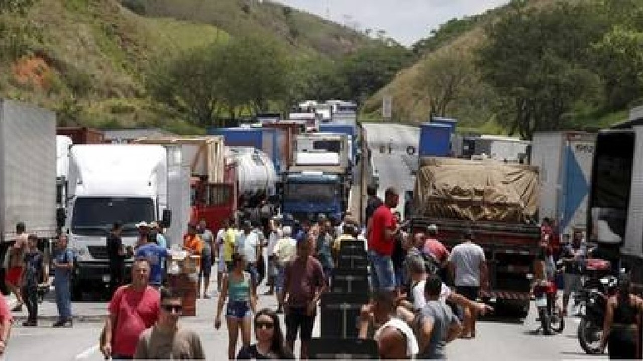 Procuradoria pede providências sobre manifestações contra resultado da eleição