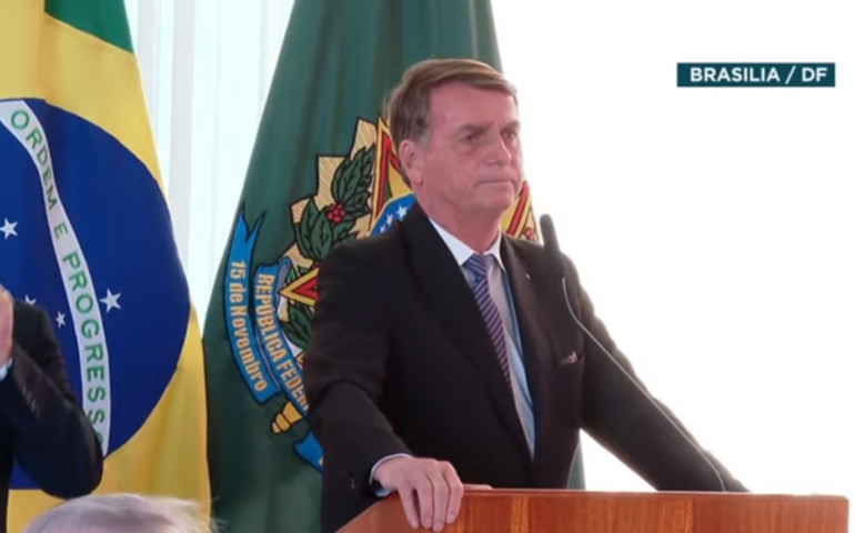 Delegados e peritos da PF rebatem alegação de Bolsonaro sobre ‘queijo suíço’