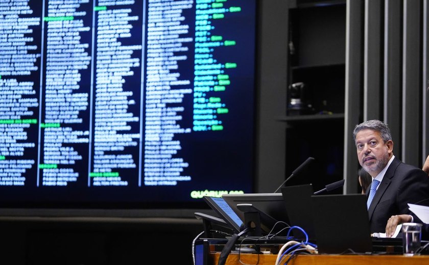 Câmara conclui votação em primeiro turno da PEC da Transição