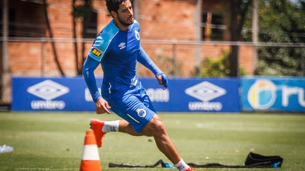 Léo testa positivo e se torna 3º caso de coronavírus no elenco do Cruzeiro