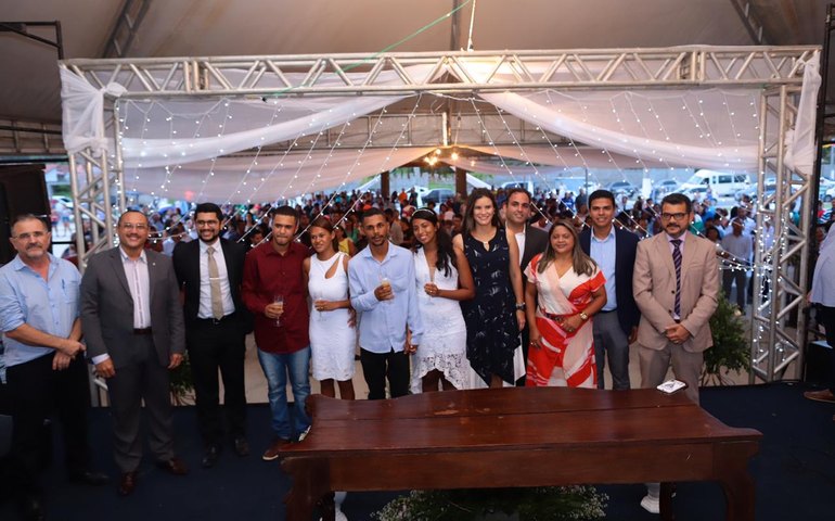 Prefeitura realiza casamento coletivo para 85 casais na orla de Pilar