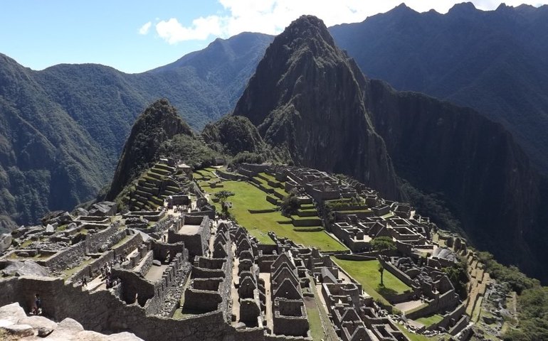 Peru volta a se confinar e veta viagens do Brasil por segunda onda de covid-19