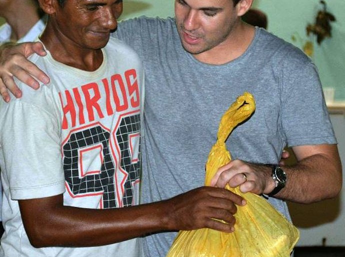 Murici: Olavo Neto mantém tradição de distribuição peixes na Semana Santa
