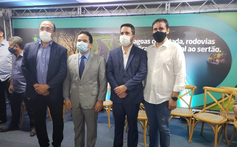 Prefeito e vice de Major acompanham assinatura das ordens de serviço para duplicar AL-220