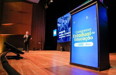 Em Maceió, filósofo Leandro Karnal fala a servidores sobre os desafios da Educação