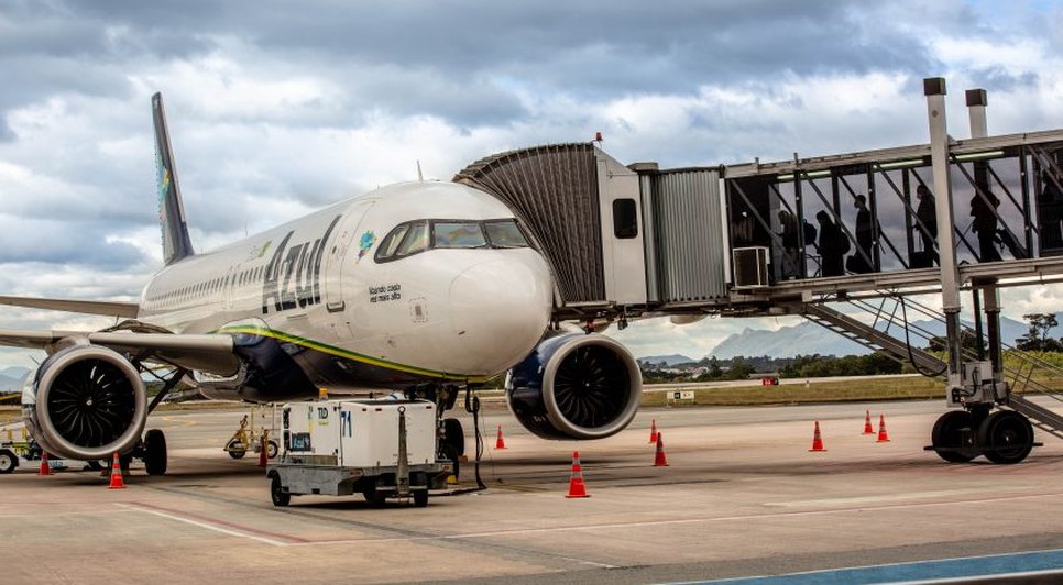 Empresas aéreas terão que acomodar menores ao lado dos seus responsáveis