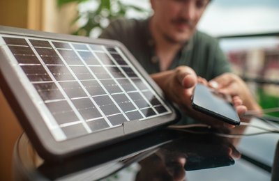 De ar-condicionado a drone: os 15 aparelhos que os brasileiros mais querem carregar com placas solares