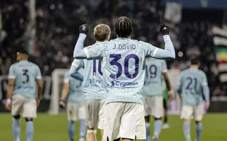 Com brilho de Jonathan David, Juventus vence o Sassuolo por 3 a 0