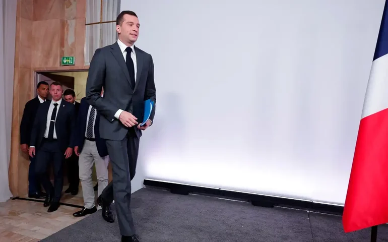 Líder nas pesquisas, ultradireita diz estar 'pronta para governar' França