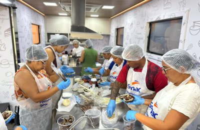 Com oficinas de Ovos de Páscoa, Senac Alagoas leva oportunidades de qualificação e renda a grupos minoritários do interior