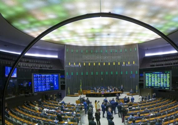 Câmara deve votar hoje plebiscito sobre semipresidencialismo