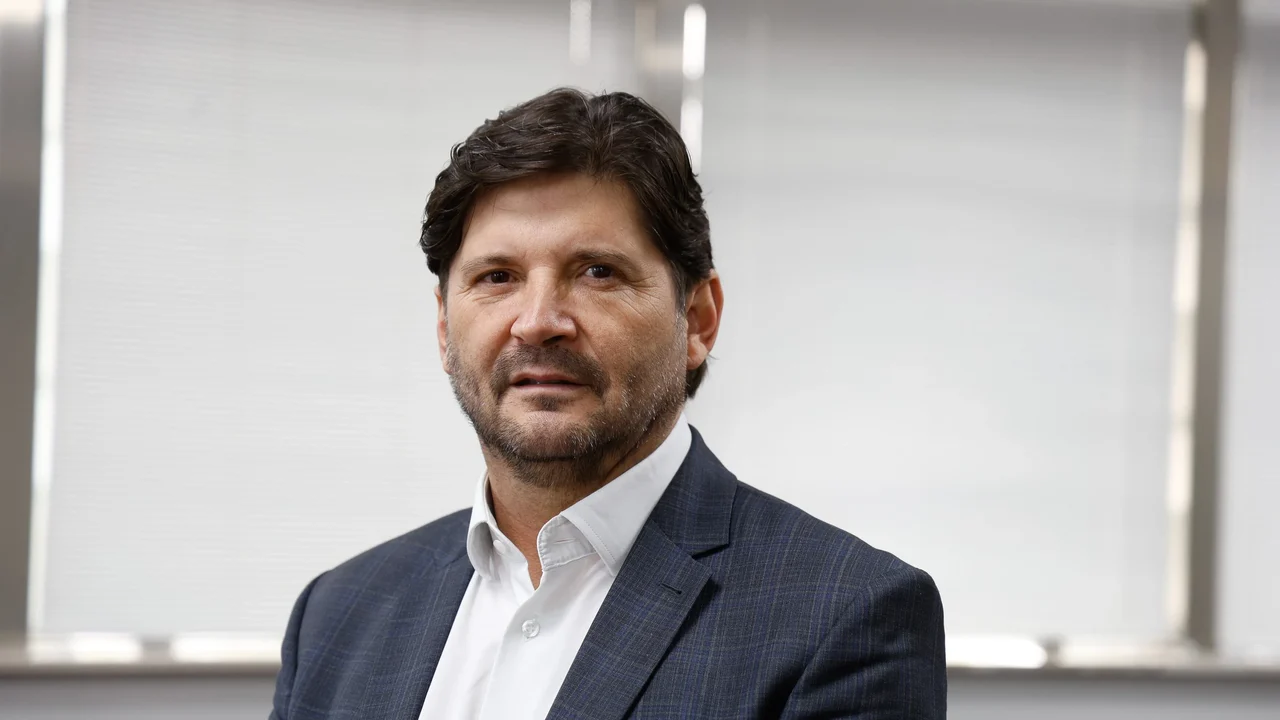 Com dancinha de Flávio Bolsonaro e clima eleitoral, André do Prado se lança ao Senado pela direita em SP