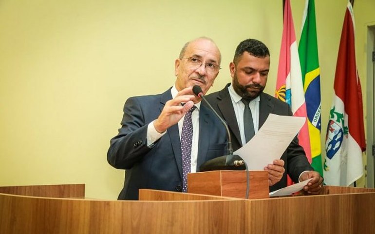 Prefeito Ronaldo Lopes reafirma compromisso com a população carente de Penedo