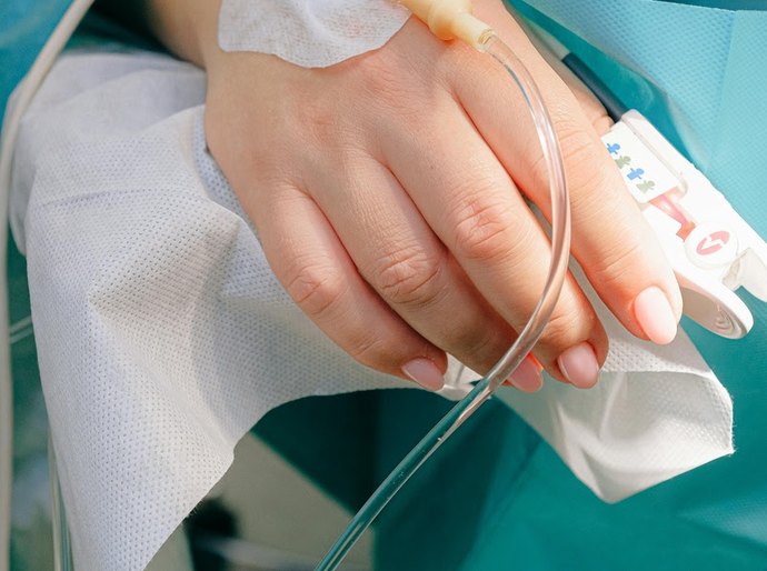 Relatório inédito mostra que descentralização da saúde reduz hospitalizações, melhora desfechos e desafoga sistemas