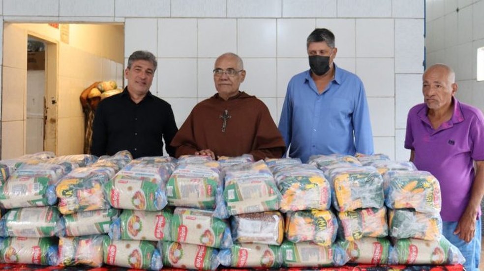 Sesc Nacional viabiliza entrega de cestas básicas a instituições de idosos em Maceió