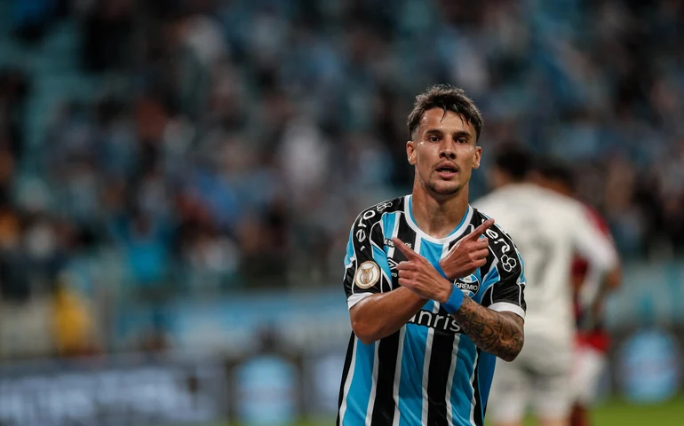 Grêmio vence Athletico-PR, se reabilita no Brasileirão e supera dias tensos