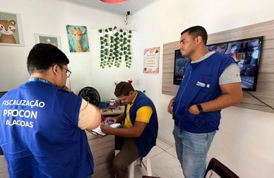 Procon Alagoas notifica escolas de Maceió sobre novas regras de alimentação saudável