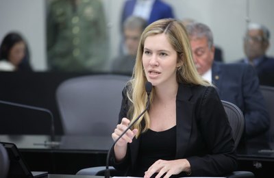 Lei de Cibele Moura garante isenção de taxa em concursos para pessoas com TEA