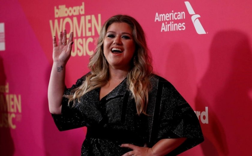 Kelly Clarkson recebe críticas de participante do &#8216;The Voice&#8217; e se defende