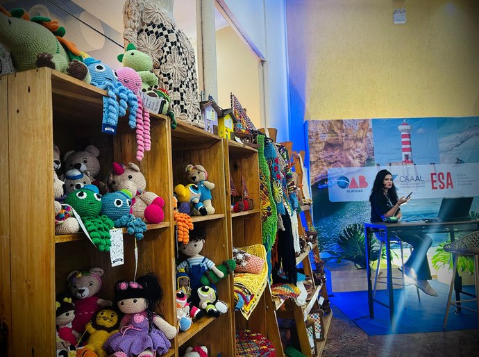 Artesanato produzido por reeducandos é exposto no Centro de Exposições, em evento da OAB