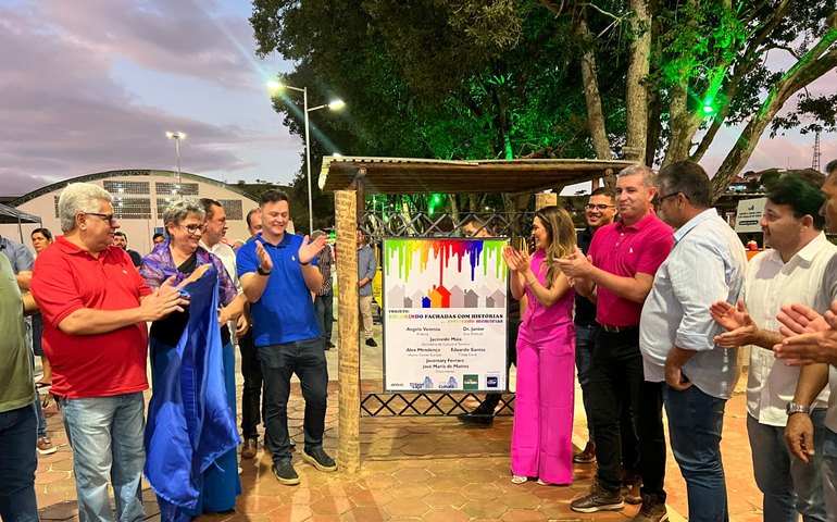 Prefeita Ângela Vanessa inaugura 1ª etapa do projeto Tudo de Cor em parceria com o grupo Carajás e tintas Coral