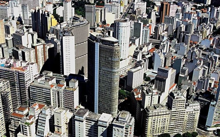 Lojistas satélites indicam alta de 2,63% nas vendas de Natal de 2021 ante 2019