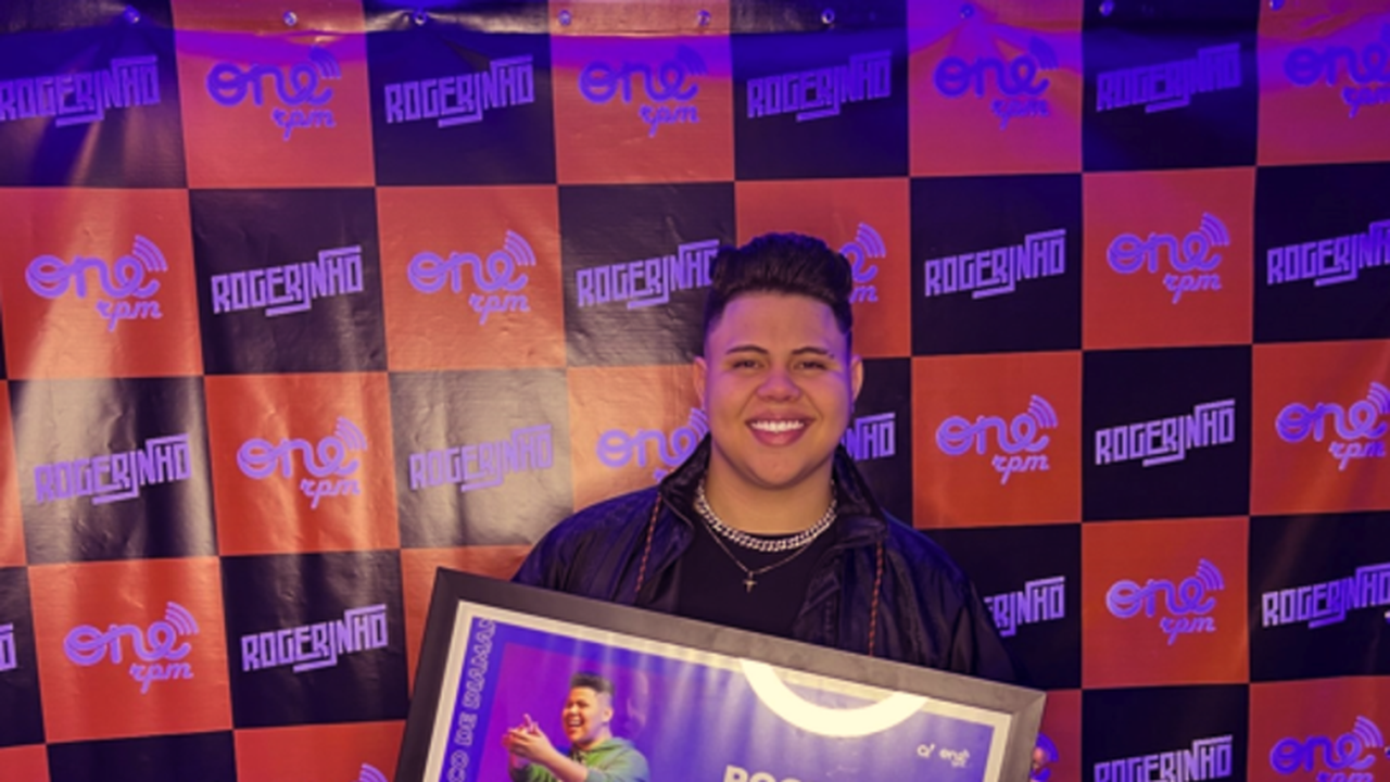 Rogerinho surfa no êxito de hits como “Mete a Louca”