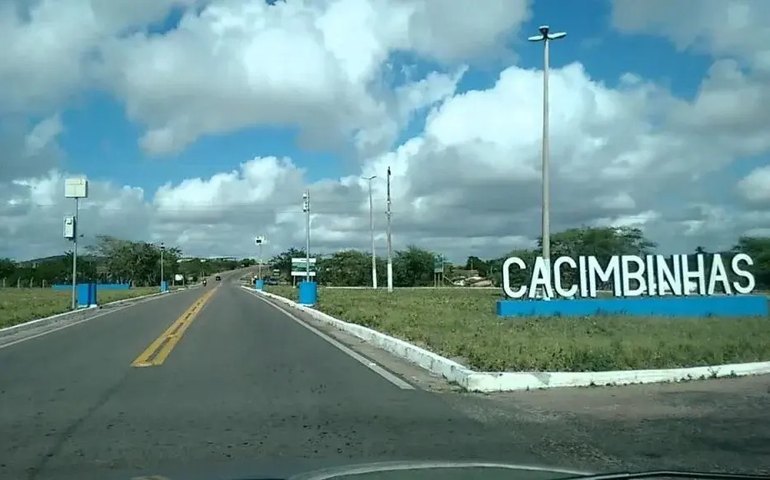 Colisão entre carros deixa três mortos e dois feridos na BR-316, em Cacimbinhas