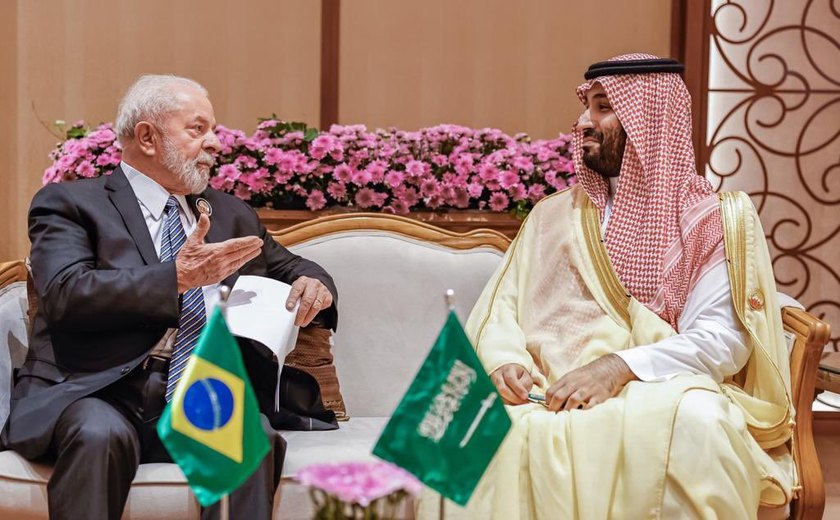 Lula encontra príncipe saudita que deu joias a Bolsonaro e delegação do país virá ao Brasil analisar obras do PAC