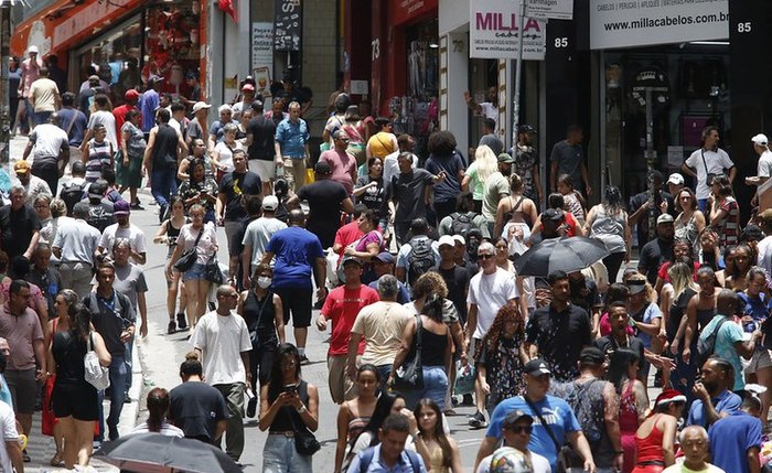 Setores de comércio e serviços foram alguns dos destaques na geração de empregos