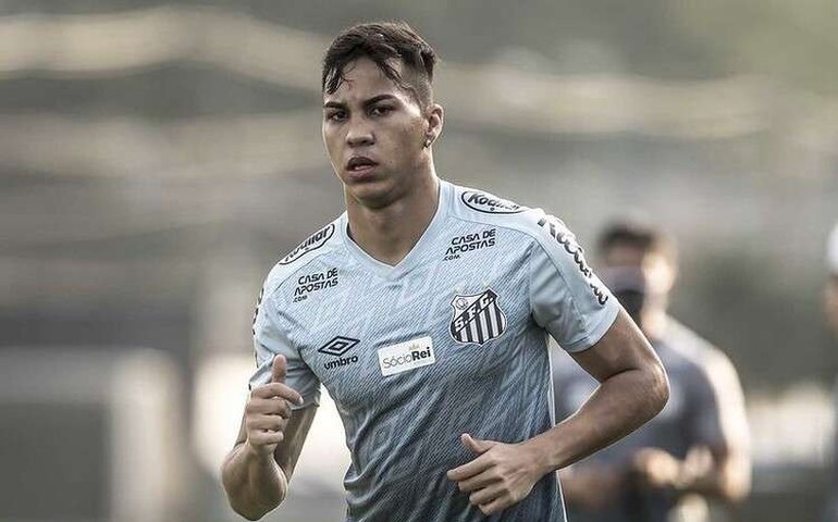 Responsável por 1ª chance, Cuca dá moral a Kaio Jorge em recomeço no Santos