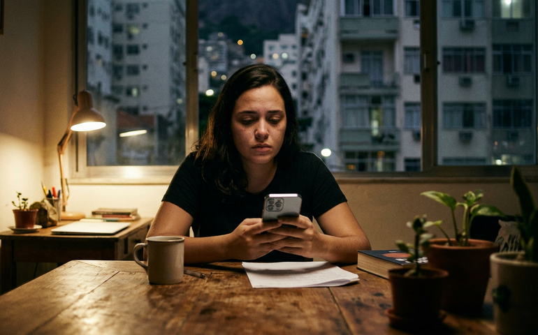 Violência psicológica online contra mulheres cresce no Rio e ultrapassa 3,4 mil vítimas em um ano