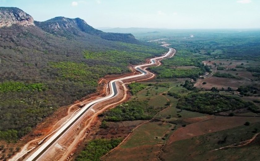 Governo garante recursos para continuidade do Canal do Sertão