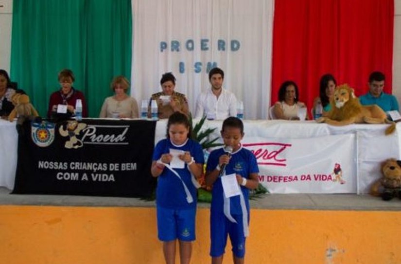 Alunos da Barra de São Miguel se formam no Proerd