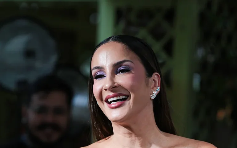MP-BA dá prazo para Claudia Leitte se manifestar sobre retirada de nome de orixá em música