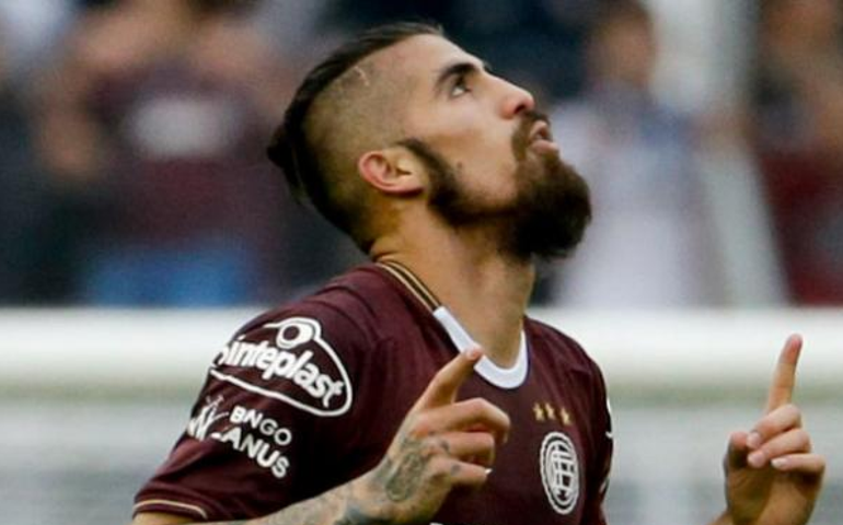 Ameaças com arma, fogo em pertences, dano em carro: ex-Boca Juniors investigado por morte de ex vai a julgamento por 5 crimes