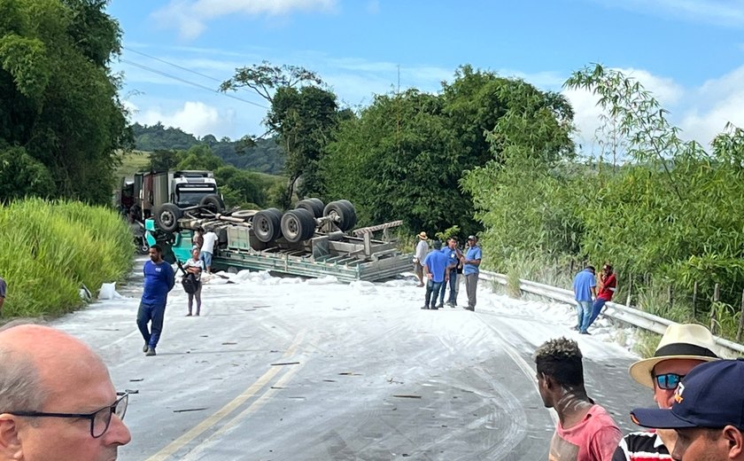 Acidente automobilístico deixa três feridos em Joaquim Gomes