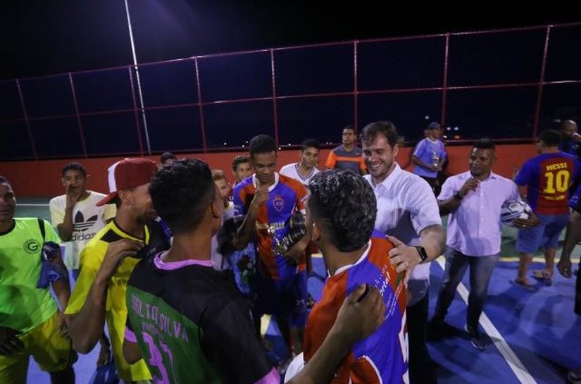 Prefeito de Marechal inaugura quadra de esportes do Conjunto Eric Ferraz