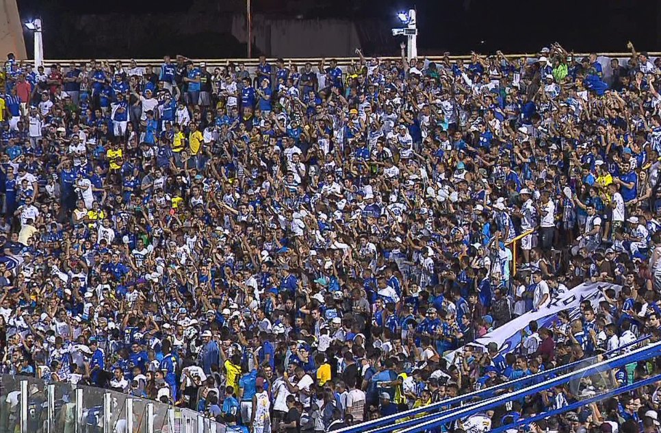Torcida proletária esbanja alegria após classificação do Confiança no Brasileirão