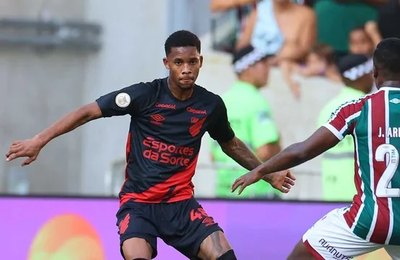 Fluminense bate o Athletico-PR e conquista segunda vitória no Brasileirão