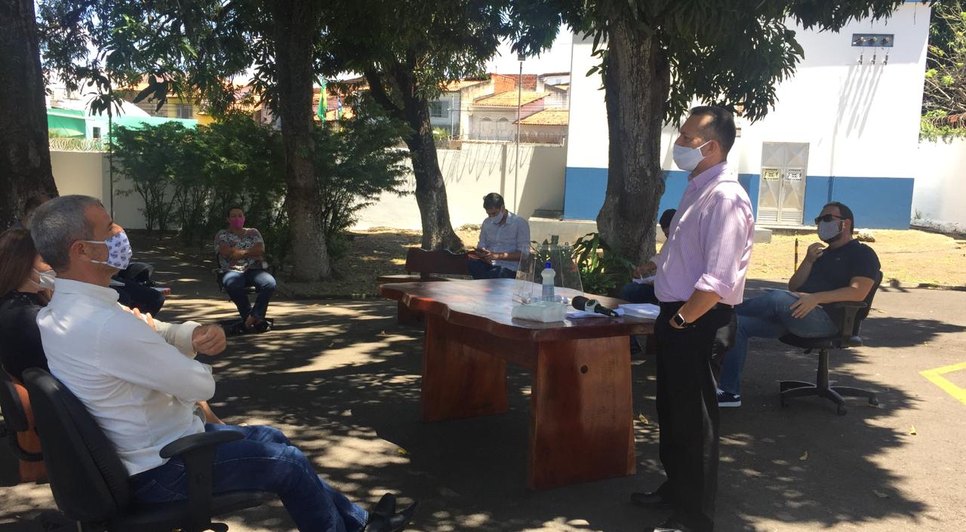 reunião rodada de entrevistas